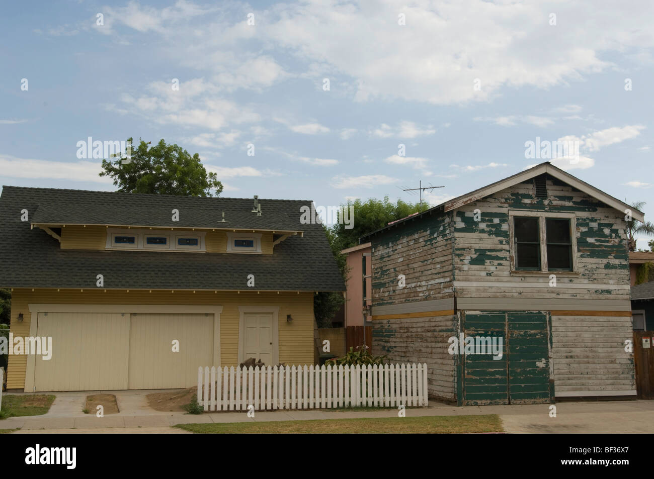 Photos avant et après d'un projet d'amélioration de l'habitat en orange, CA Banque D'Images