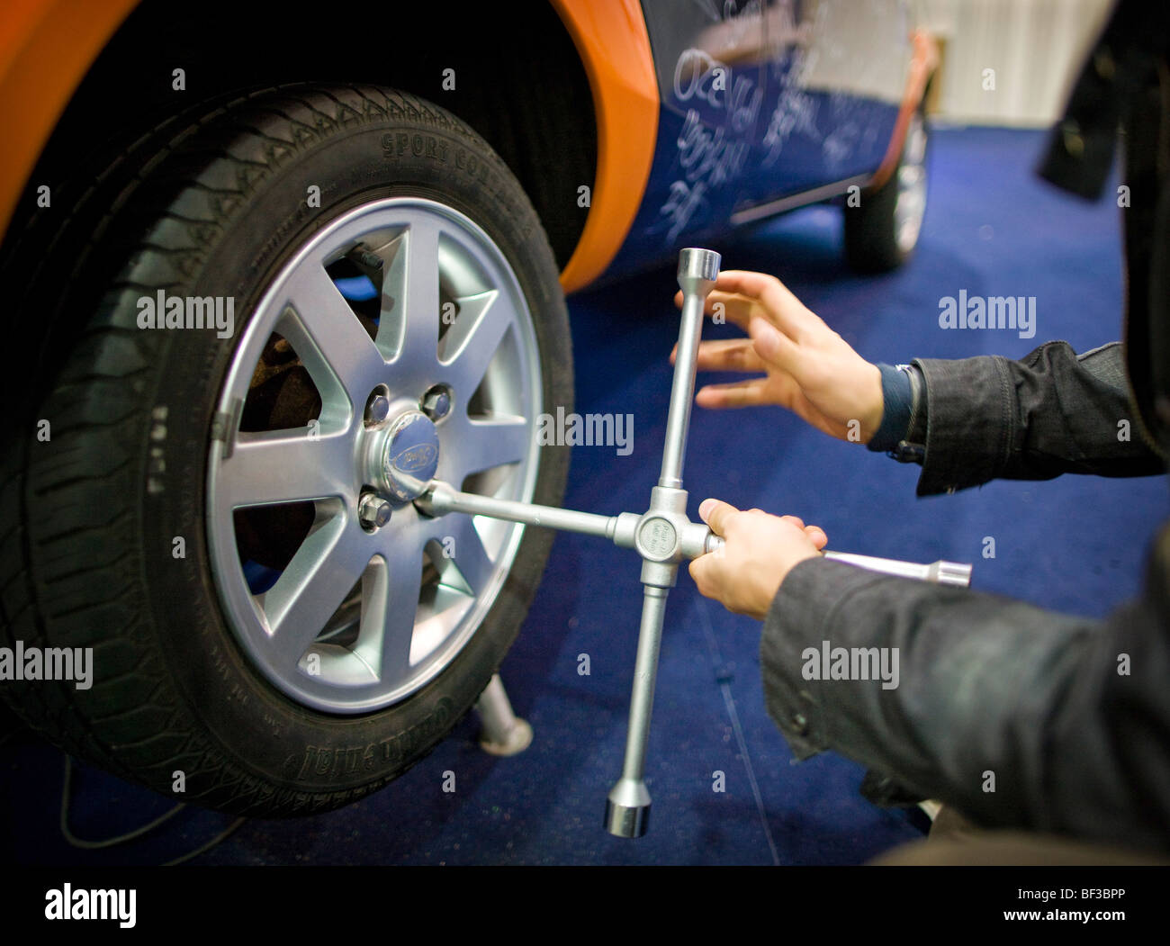 Changement de pneu Banque D'Images