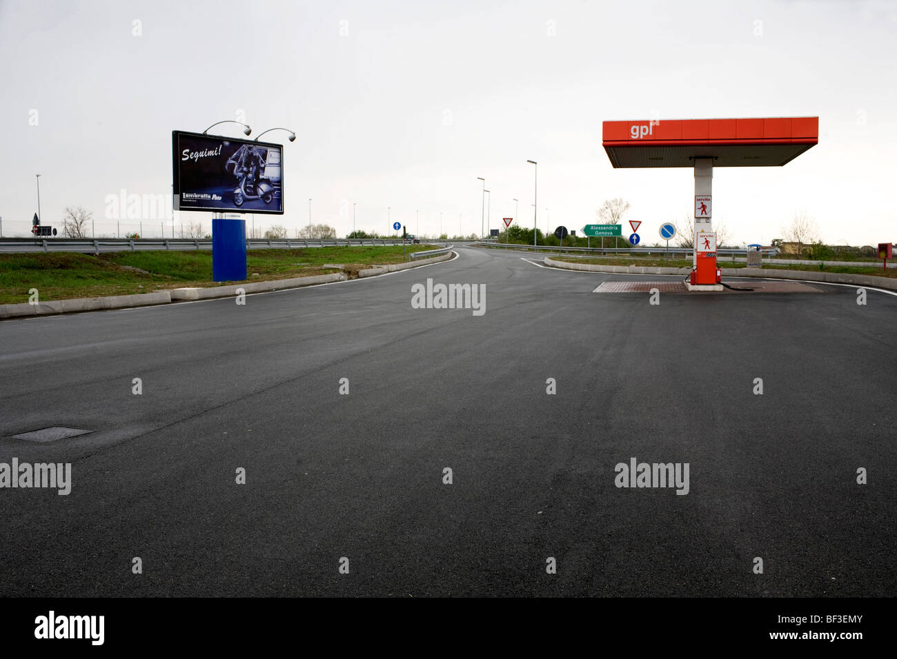 Autoroute de station service Banque de photographies et d’images à ...