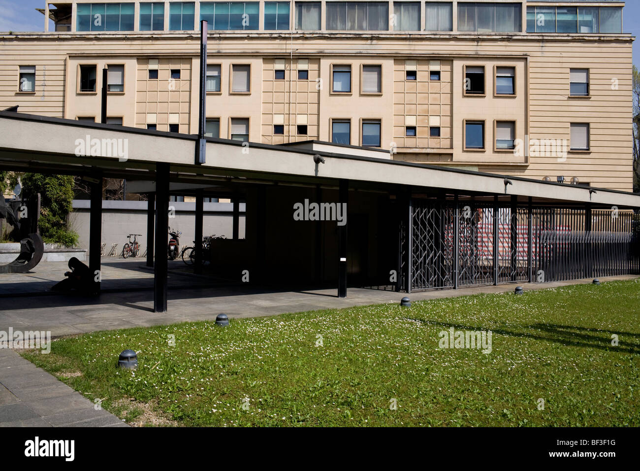 Galerie Civique D art Moderne Et Contemporain De Turin Passerelle de GAM Galerie Civique d'Art Moderne et Contemporain de Turin  Italie Photo Stock - Alamy