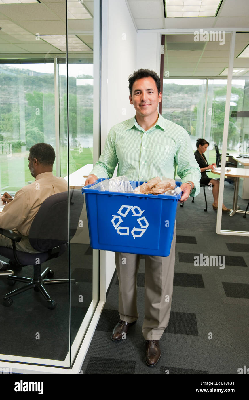 Le recyclage au bureau Banque D'Images