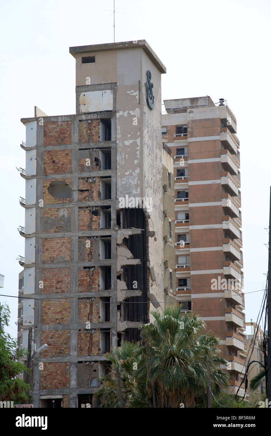 Varosha zone interdite avec salaminia tower hotel abandonné en 1974 en raison de l'invasion turque famagusta Banque D'Images