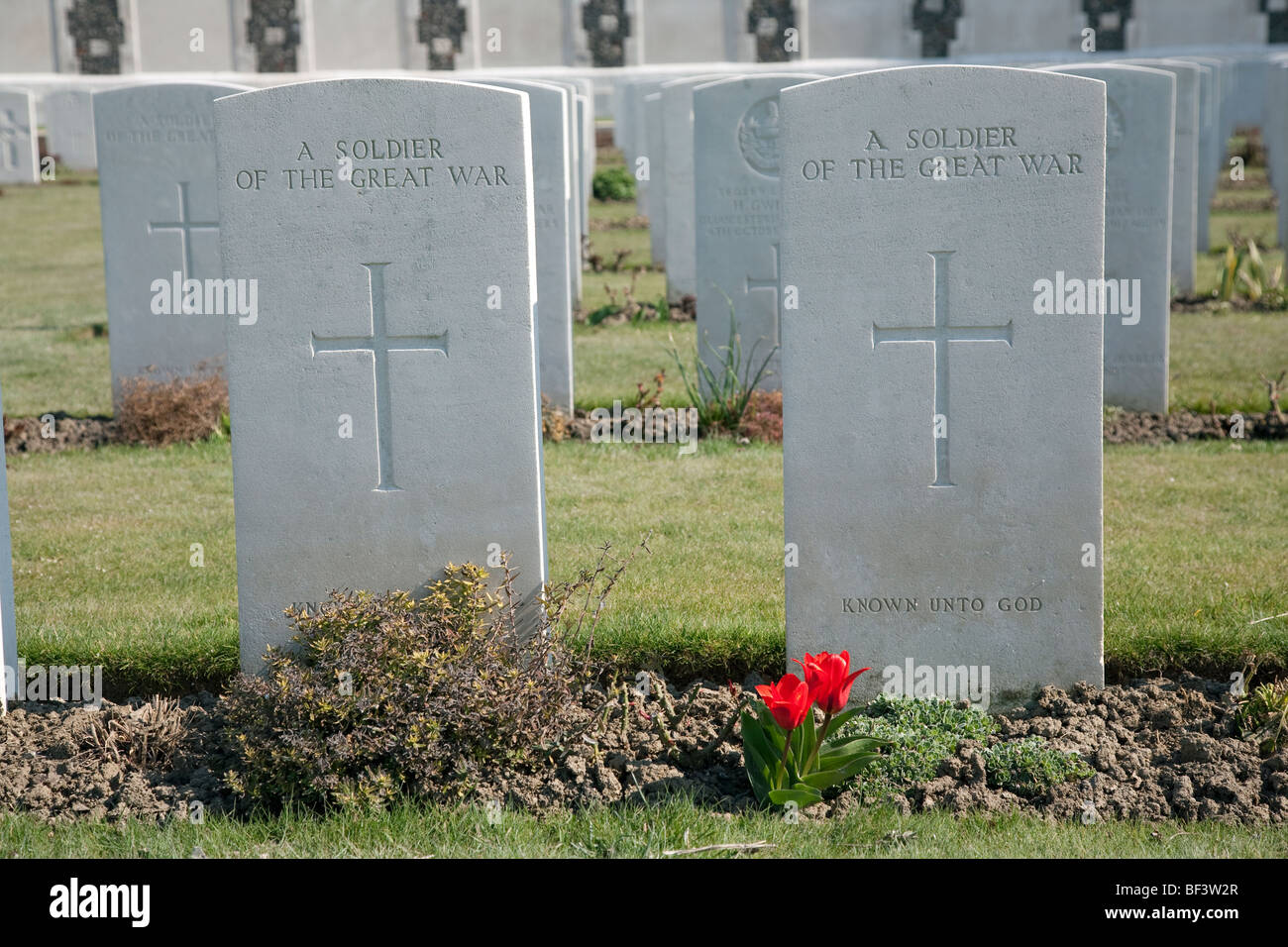 Deux tombes de soldats inconnus à Tyne Cot Banque D'Images