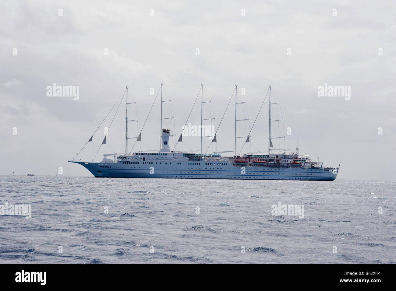 Le bateau à bateau de croisière CLUB MED 2 ancrée dans la lee de Saint Pierre (St. Barth) Banque D'Images