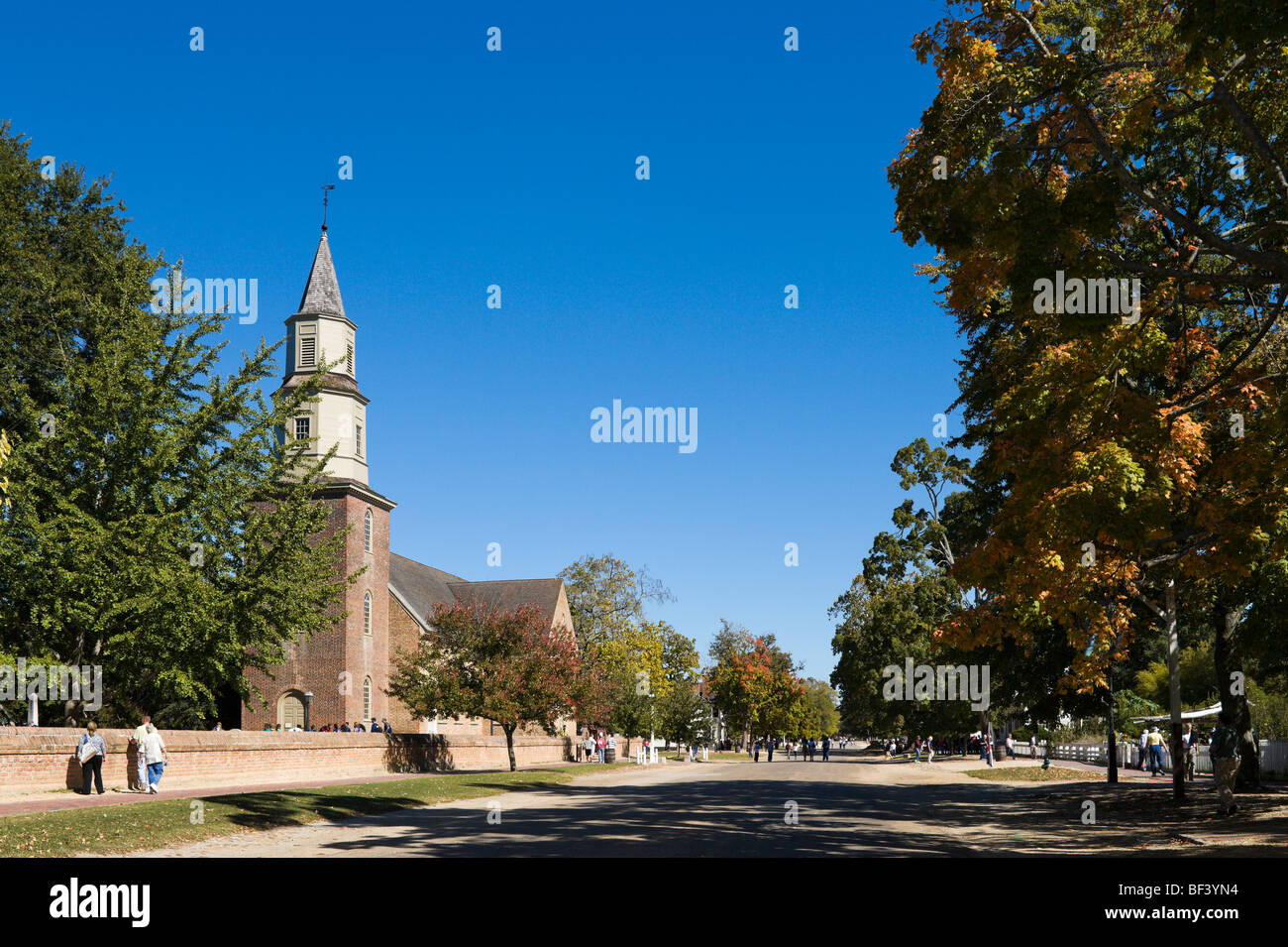 Bruton Parish Church sur Duc de Gloucester Street (la rue principale), Colonial Williamsburg, Virginie, USA Banque D'Images