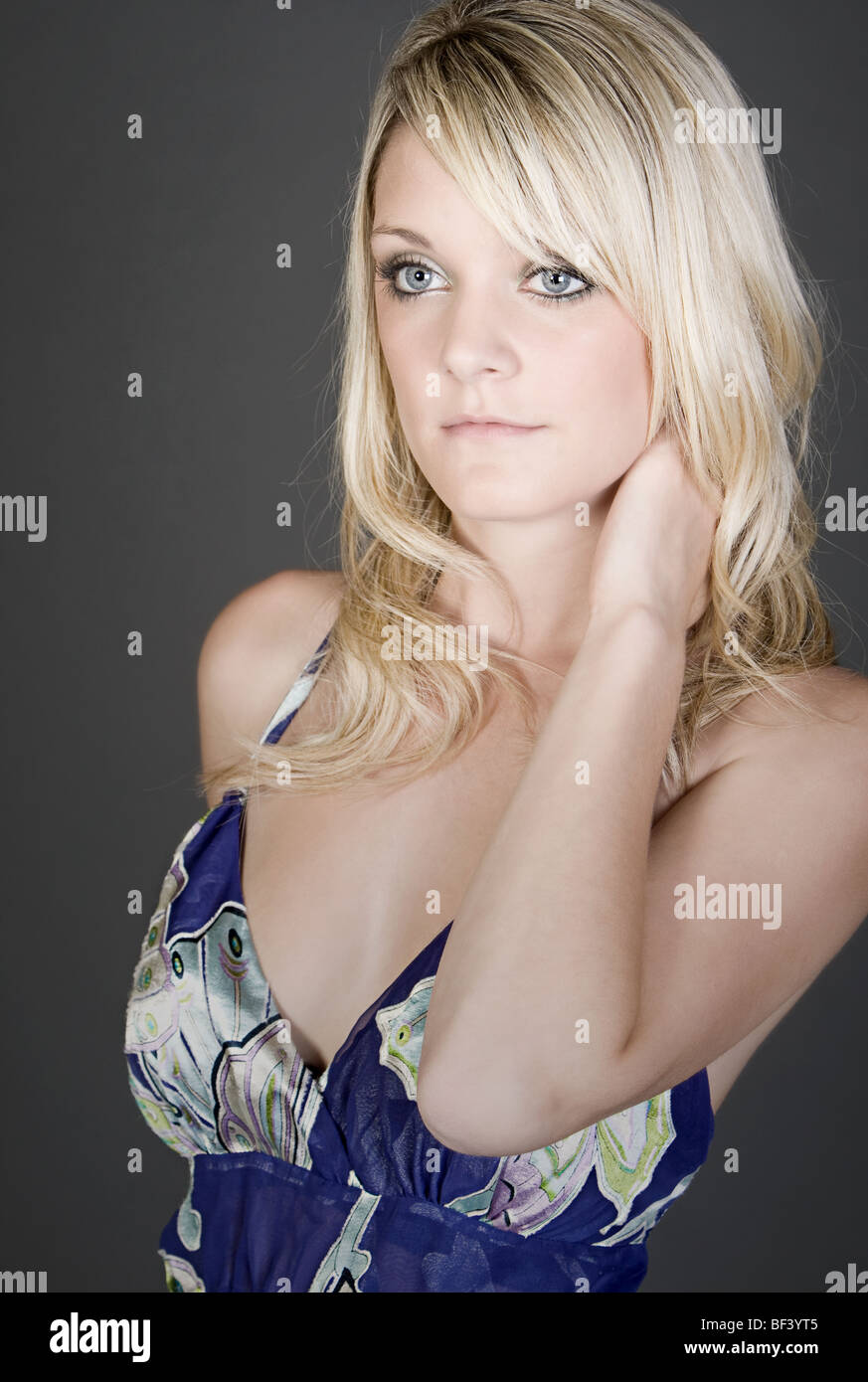 Belle blonde adolescente Banque D'Images