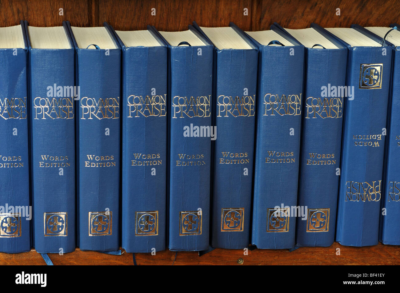 Livres de prière dans l'Église, Baddesley Clinton, Warwickshire, England, UK Banque D'Images