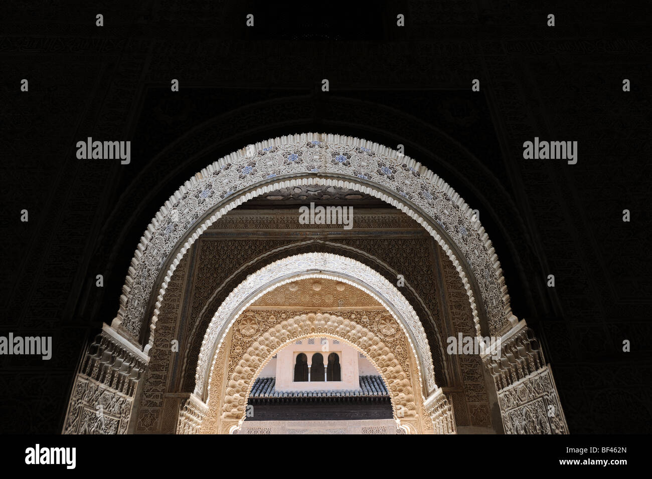 Arches d'entrée, salle des Deux Sœurs, Cour des Lions, Palais Nasrides, l'Alhambra, Grenade, Andalousie, Espagne Banque D'Images