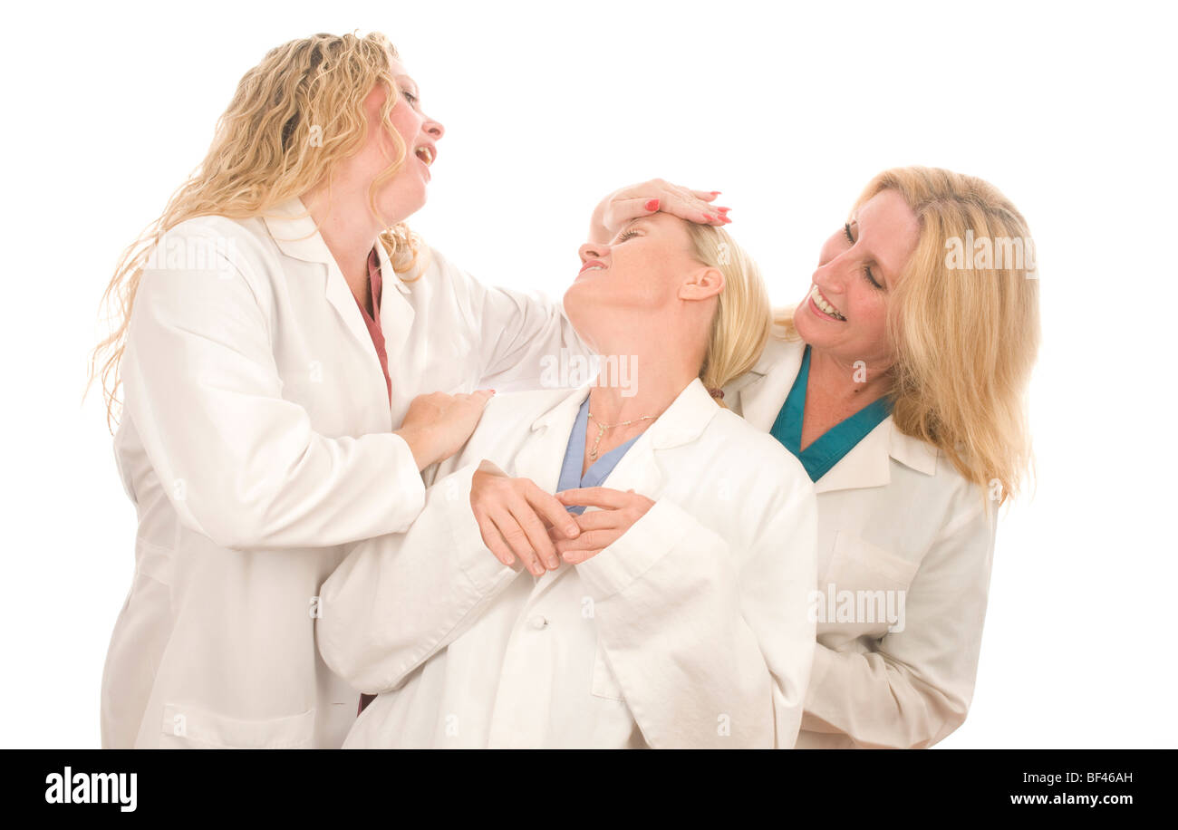 Trois infirmières infirmière de l'équipe dame Dames Femmes Groupe d'équipe assez lab parler confèrent conférant discussion discutez de couches o. Banque D'Images