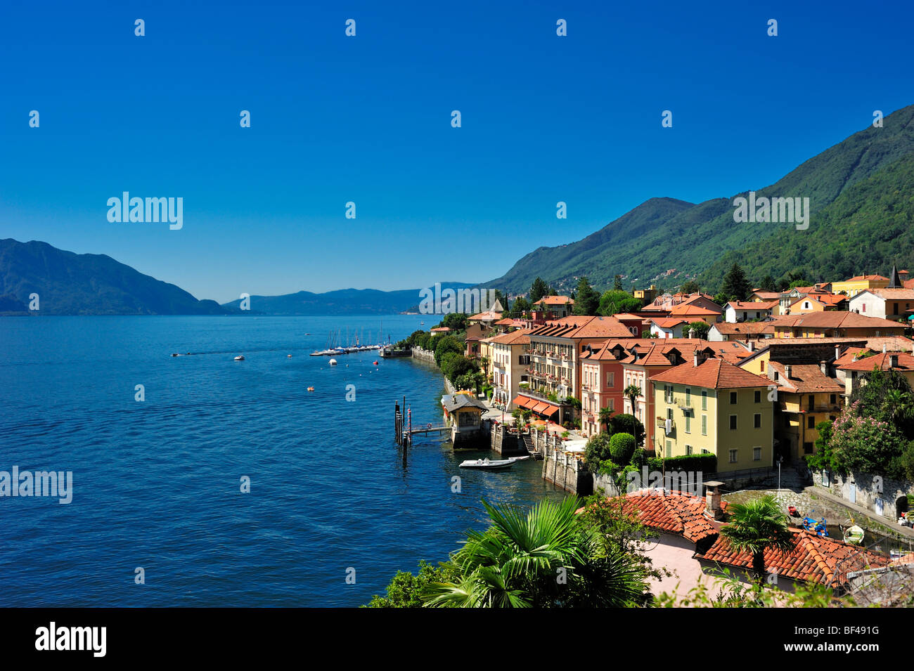 Paysage urbain, le Lac Majeur, Cannero Riviera, Piedmont, Italy, Europe Banque D'Images