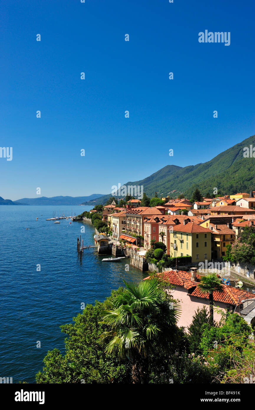 Paysage urbain, le Lac Majeur, Cannero Riviera, Piedmont, Italy, Europe Banque D'Images