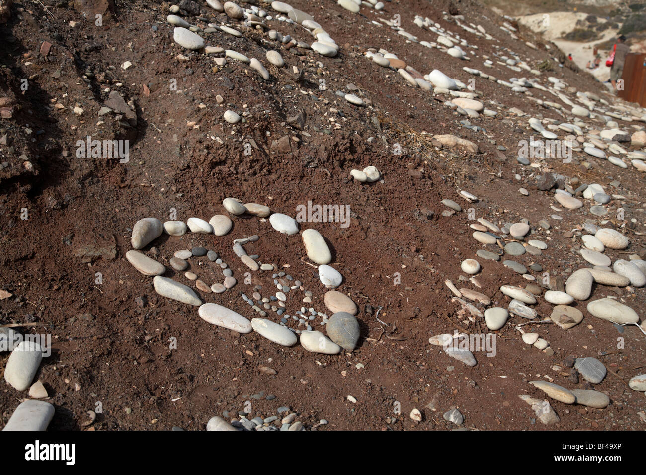 Symboles en fait de galets sur la plage de Petra tou Romiou rock aphrodites république de Chypre Europe Banque D'Images