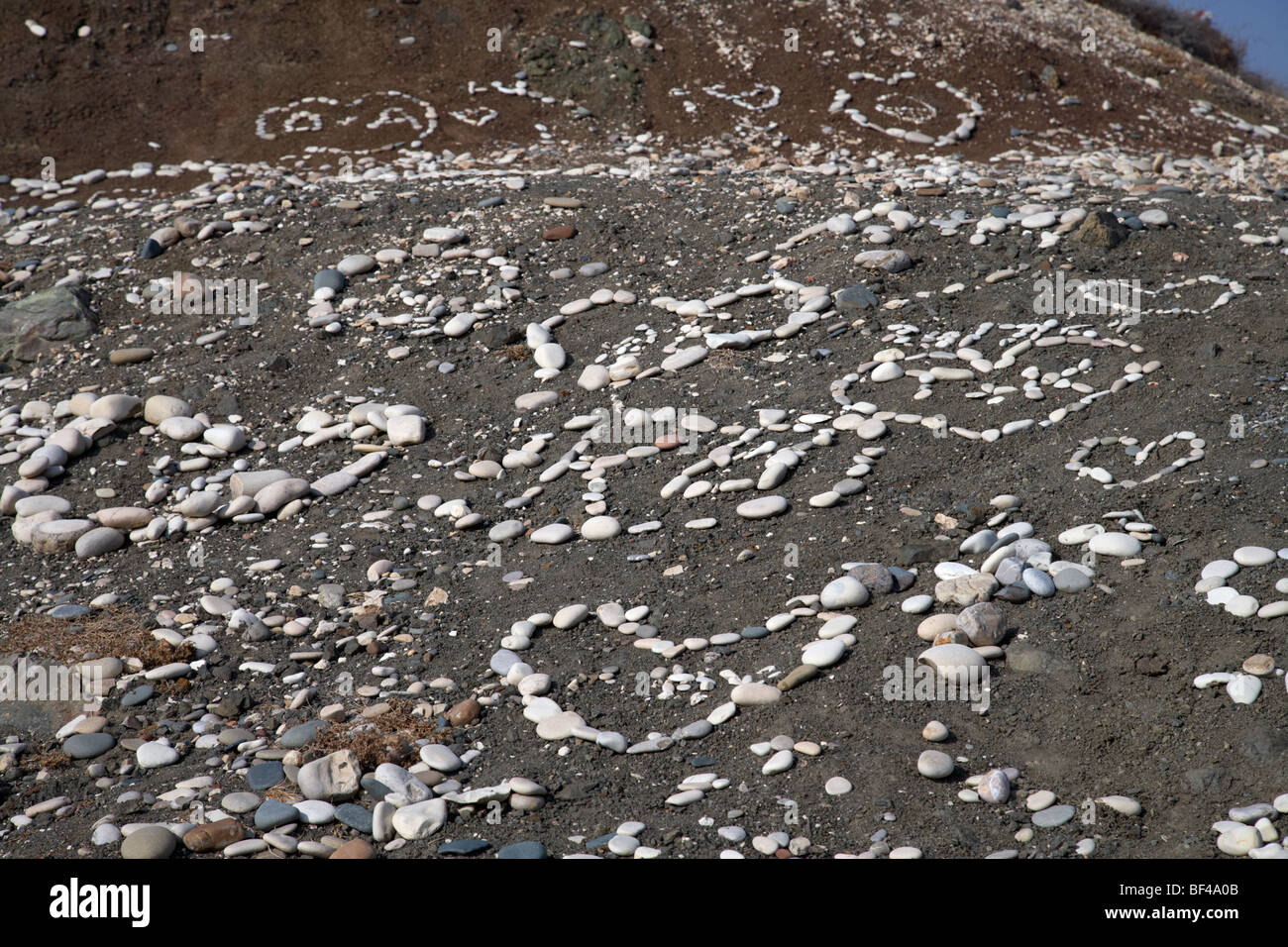 Symboles en fait de galets sur la plage de Petra tou Romiou rock aphrodites république de Chypre Europe Banque D'Images