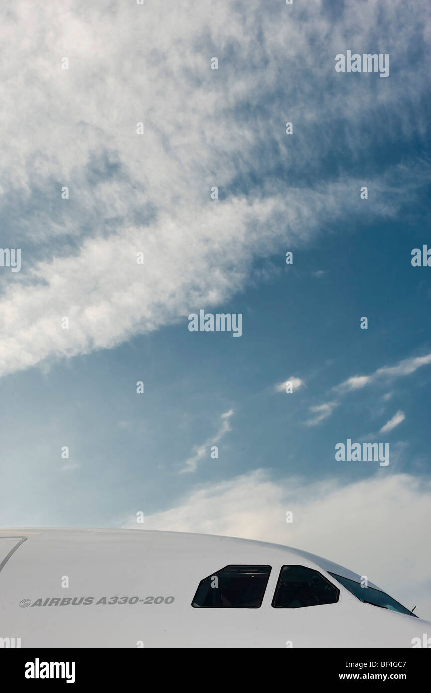 Cockpit d'un Airbus A330-200 de la compagnie aérienne Oman Air, l'aéroport de Munich, Bavaria, Germany, Europe Banque D'Images