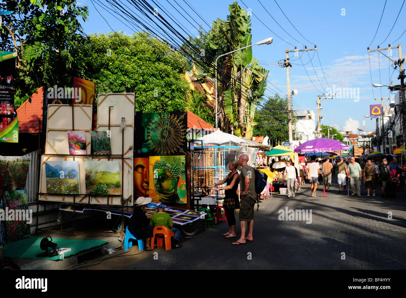 La Thaïlande, Chiang Mai, la rue du marché le long de Ratchadamnoen Road Banque D'Images