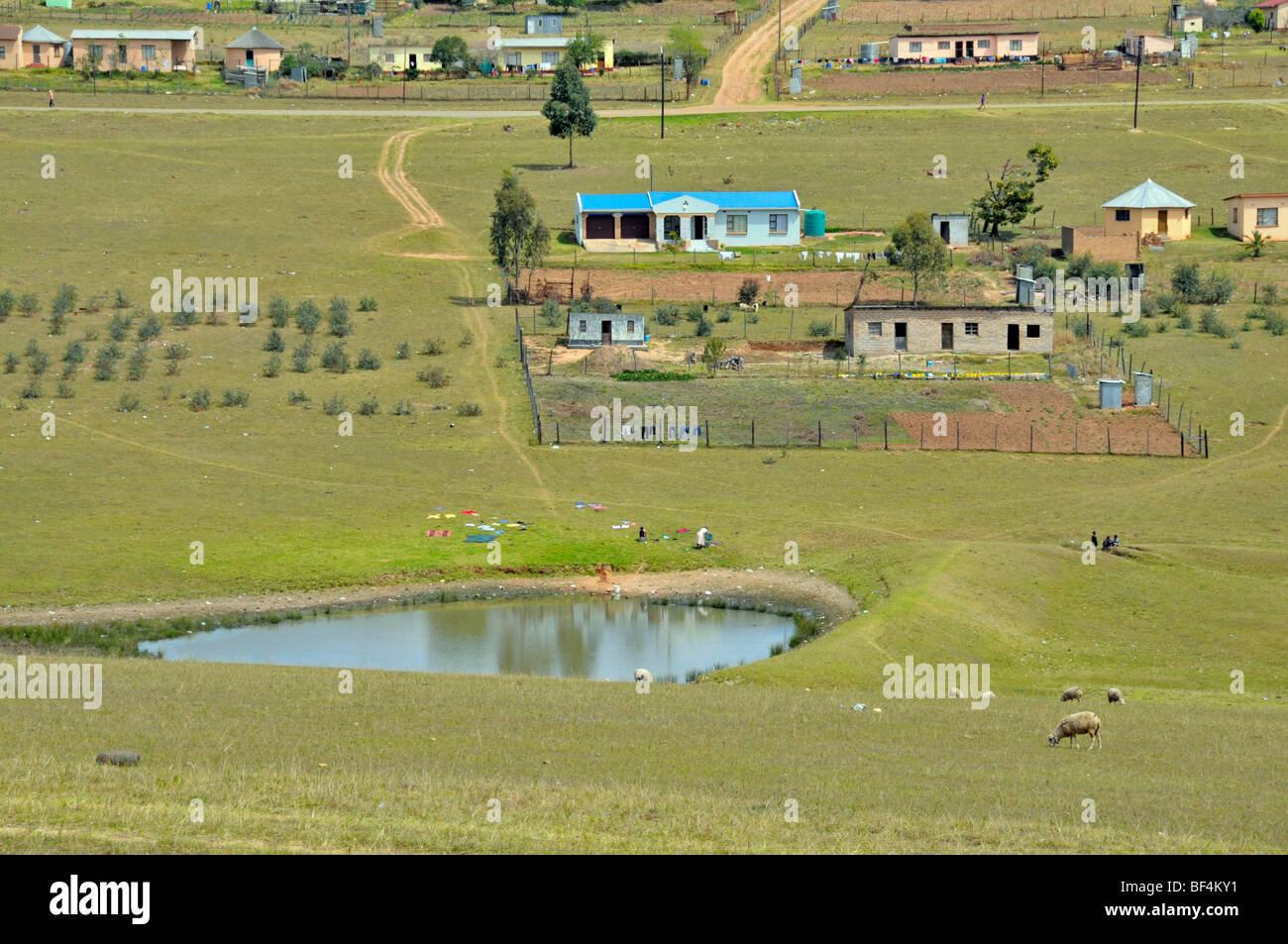 Maisons dans la région du Transkei, Province orientale du Cap, Afrique du Sud, l'Afrique Banque D'Images