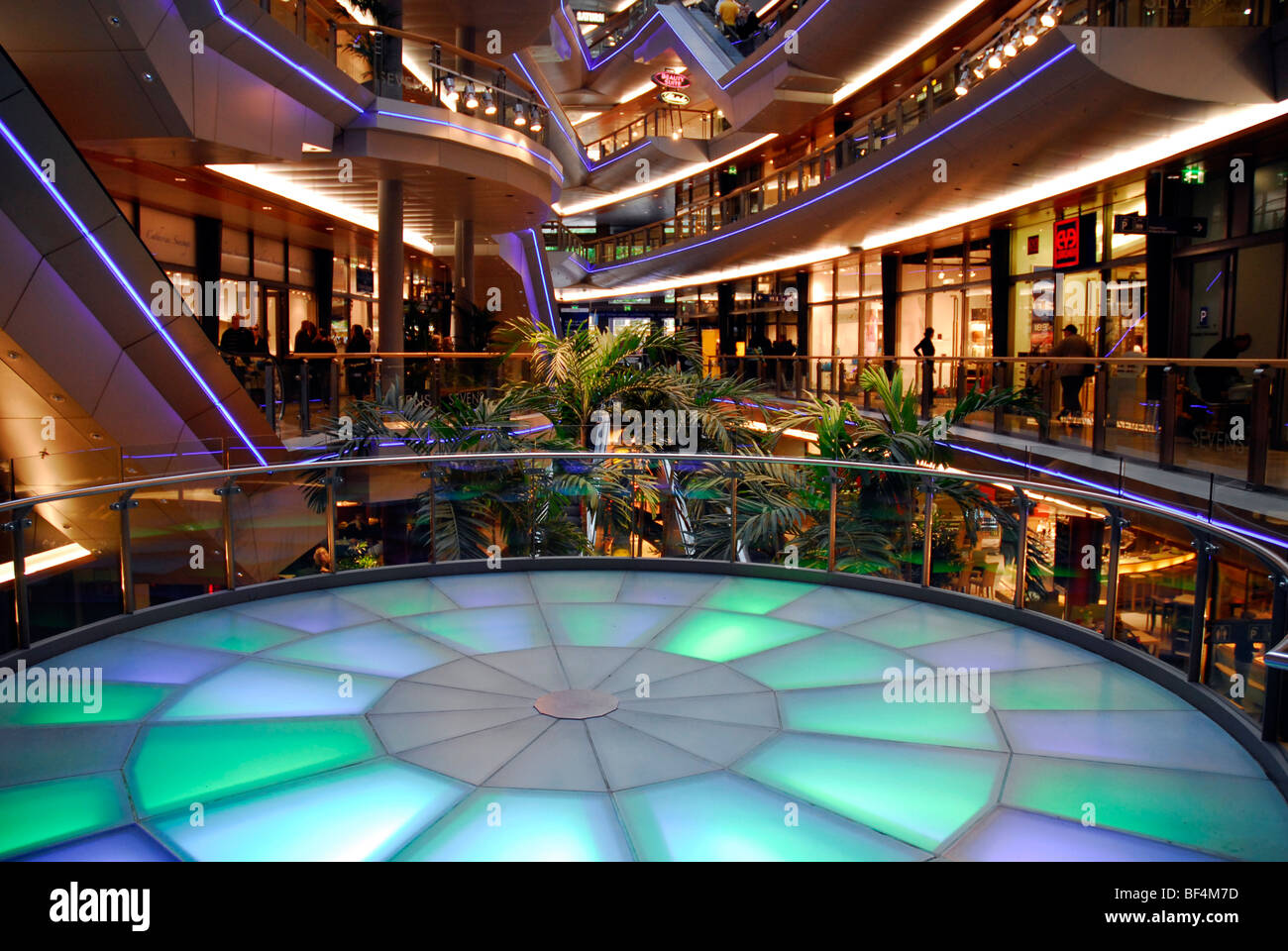 Sevens sur avenue Koenigsallee, une galerie marchande dans le centre-ville, Düsseldorf, Rhénanie du Nord-Westphalie, Allemagne, Europe Banque D'Images