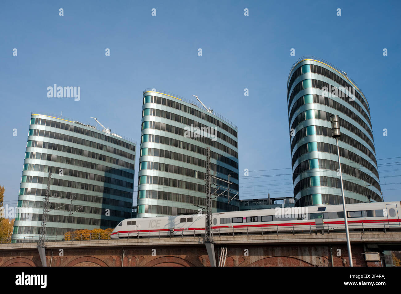 TRIAS les immeubles de bureaux et une formation dans le centre de Berlin, Allemagne Banque D'Images