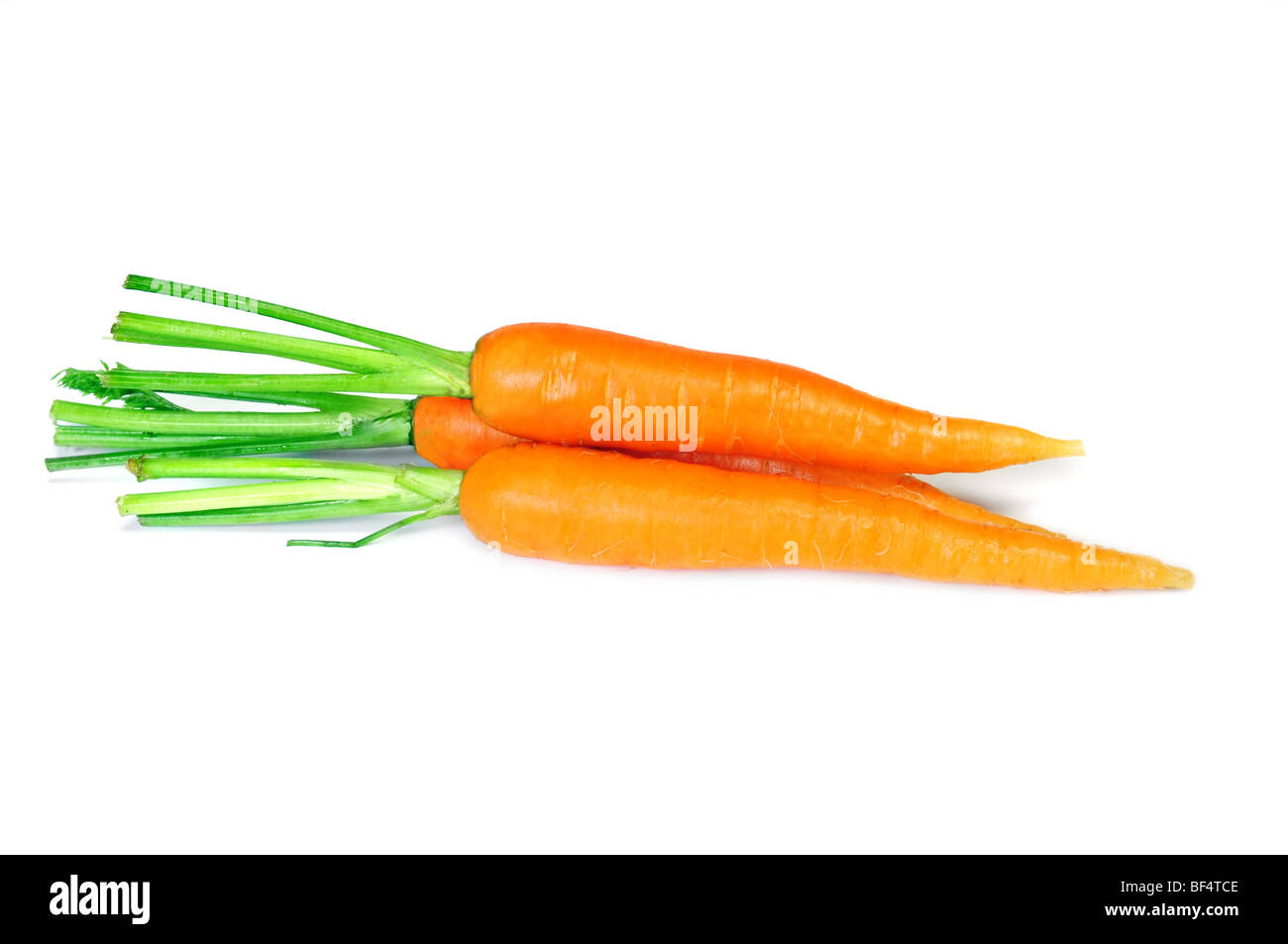 Groupe de légumes frais carottes sur fond blanc Banque D'Images