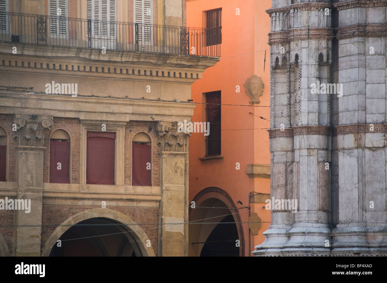 Les allées et les murs, la Piazza Maggiore, Bologne, Italie Banque D'Images