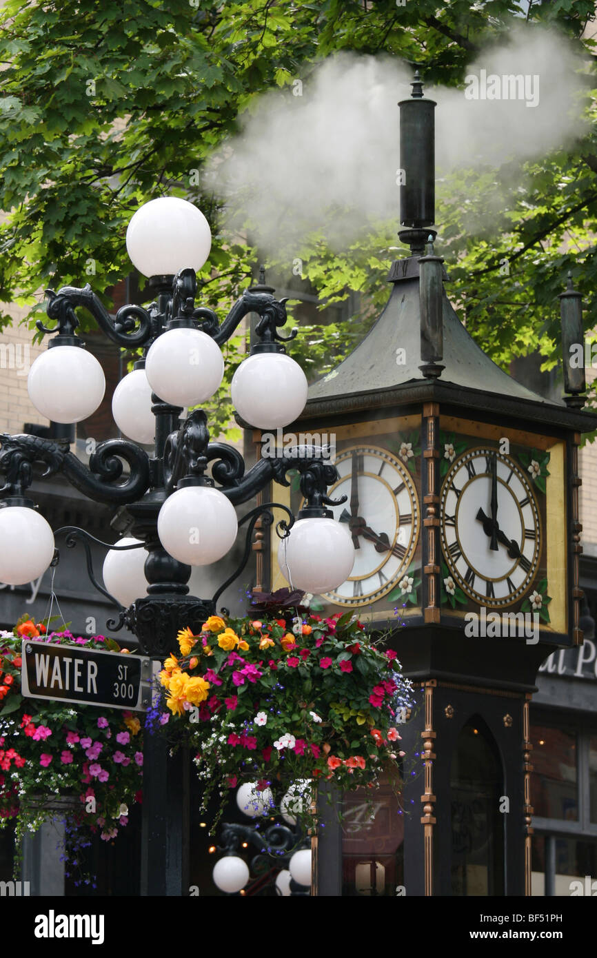 L'horloge à vapeur passe à 4 heures dans Gastown, Vancouver, Canada Banque D'Images