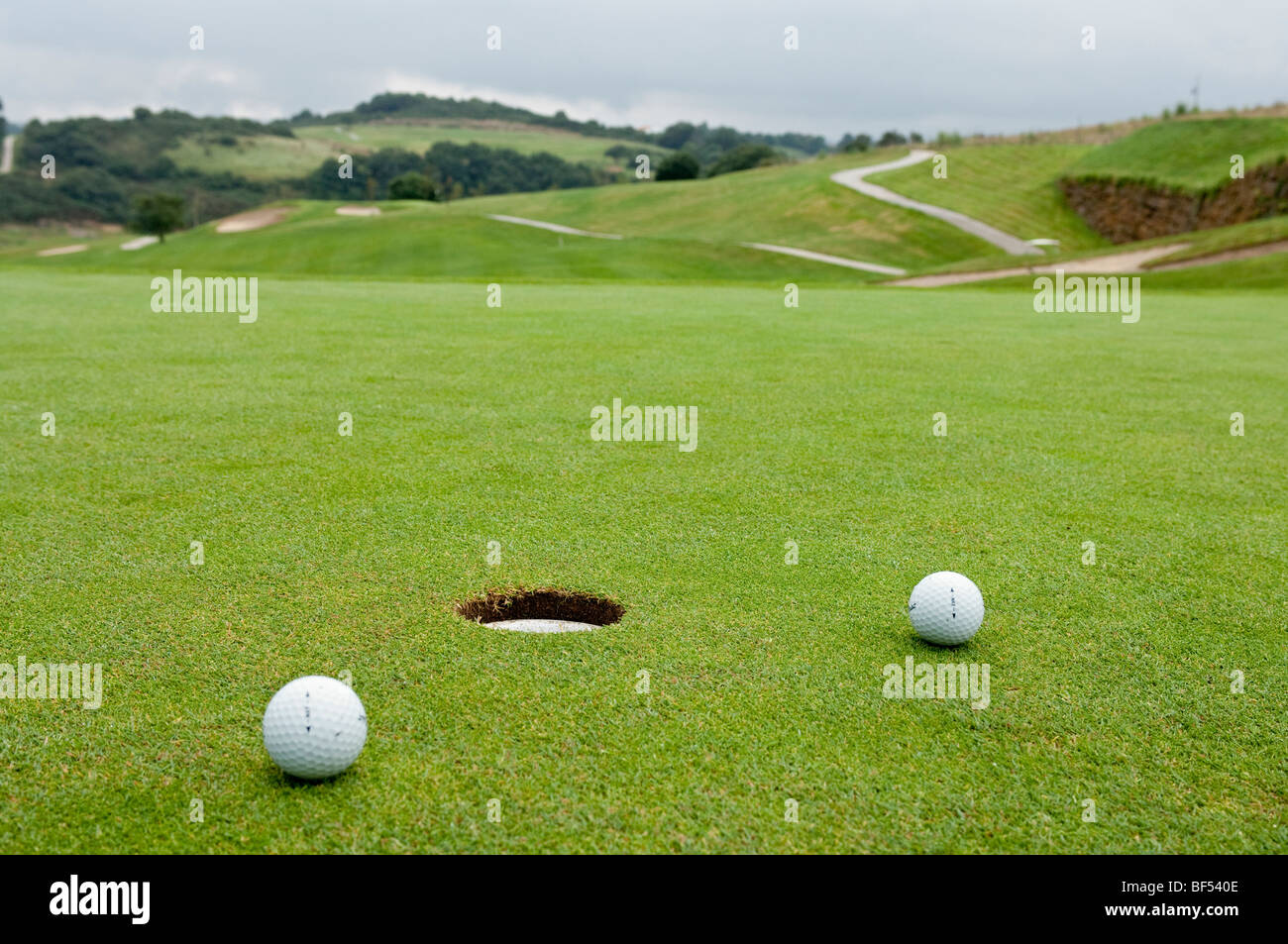 Balles de golf prêt à mettre 2 Banque D'Images