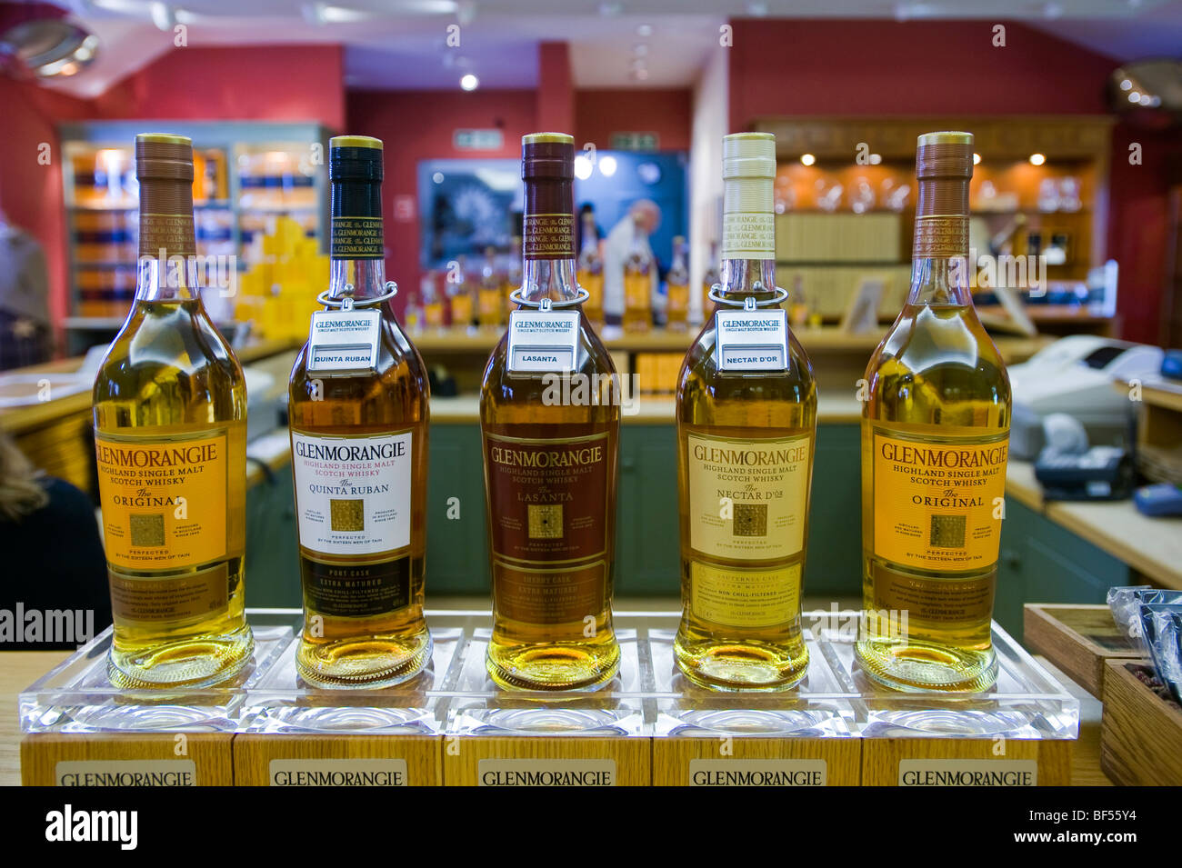 Bouteilles de whisky, whiskey, Glenmorangie Distillery, Tain, Ecosse, Royaume-Uni, Europe Banque D'Images