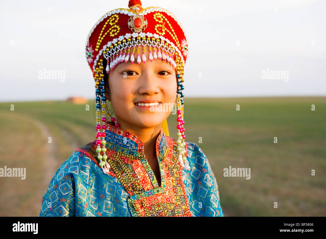 Femme en costume traditionnel mongol, Prairie Hulun Buir, Manzhouli  Hulunbuir, Ville, région autonome de Mongolie intérieure, Chine Photo Stock  - Alamy
