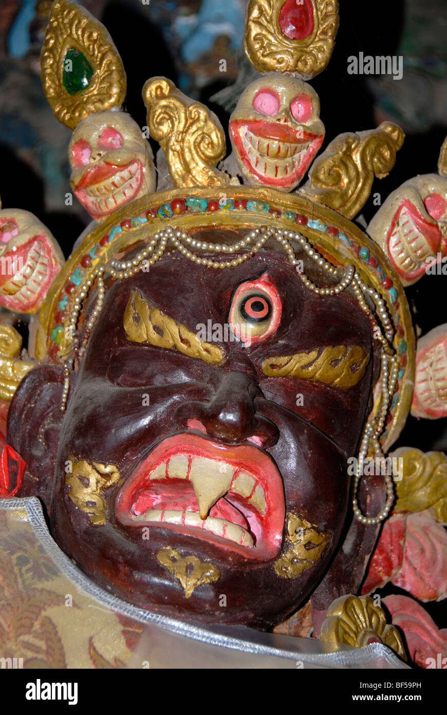 Le bouddhisme tibétain, la peur, terrible démon dans un temple, masque macabre, Lhassa, Himalaya, dans la région autonome du Tibet, République Populaire Banque D'Images