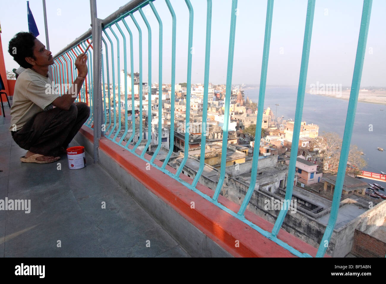 Peinture d'un garde-corps sur le Gange, Varanasi, Inde, Asie du Sud Banque D'Images