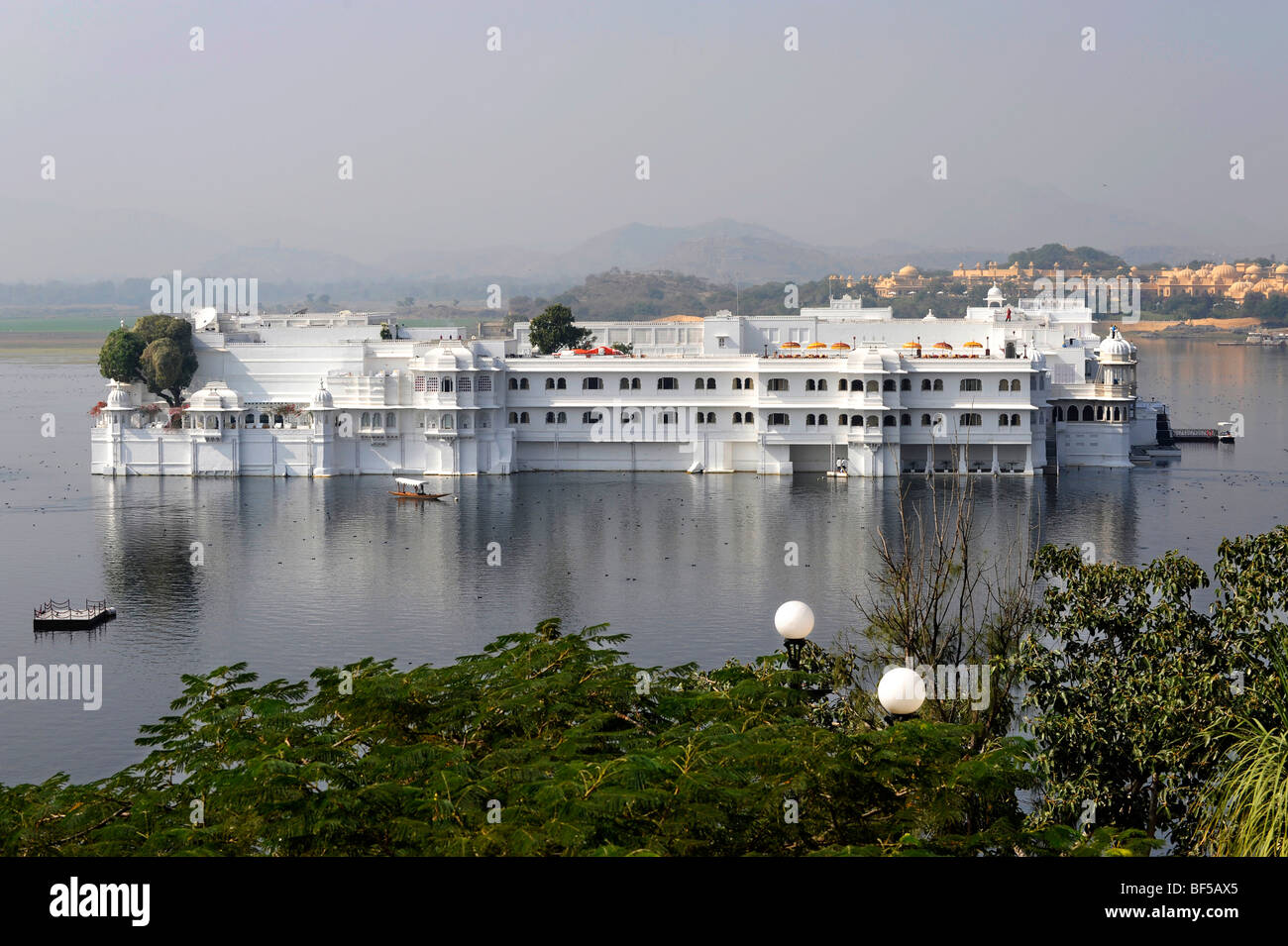 Lake Palace Hôtel dans le lac Pichola, Udaipur, Rajasthan, Inde du Nord, Inde, Asie du Sud, Asie Banque D'Images