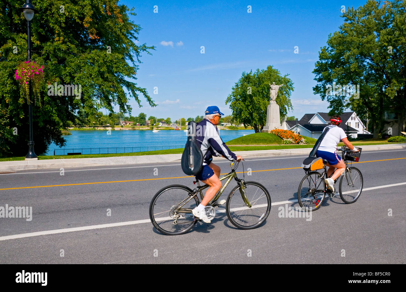 Cycliste village de Sant Jean sur Richelieu Montérégie Québec Canada Banque D'Images