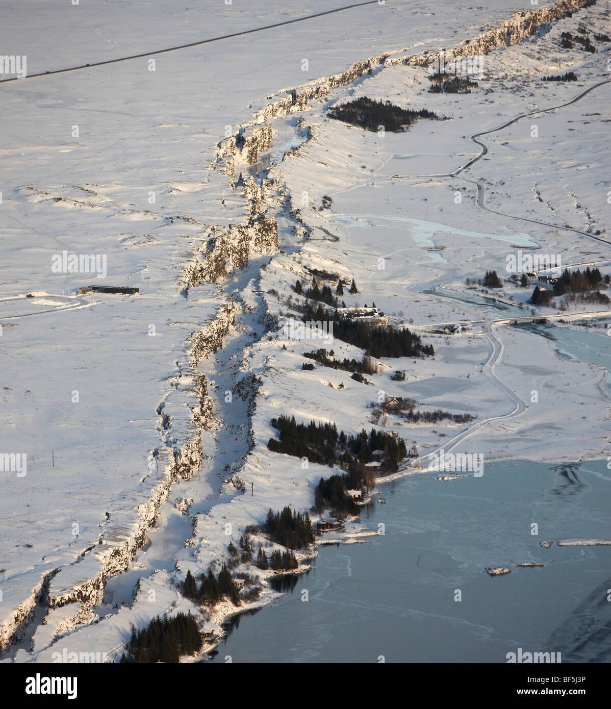 Dorsale médio-ligne de faille, l'hiver, le Parc National de Thingvellir, Islande Banque D'Images