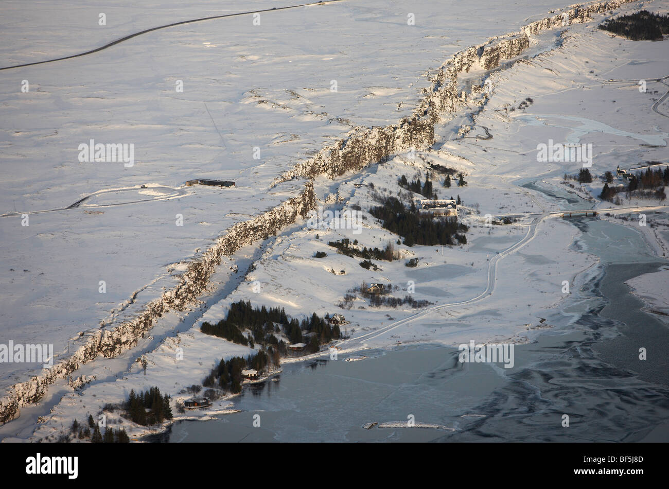 Dorsale médio-ligne de faille, l'hiver, le Parc National de Thingvellir, Islande Banque D'Images