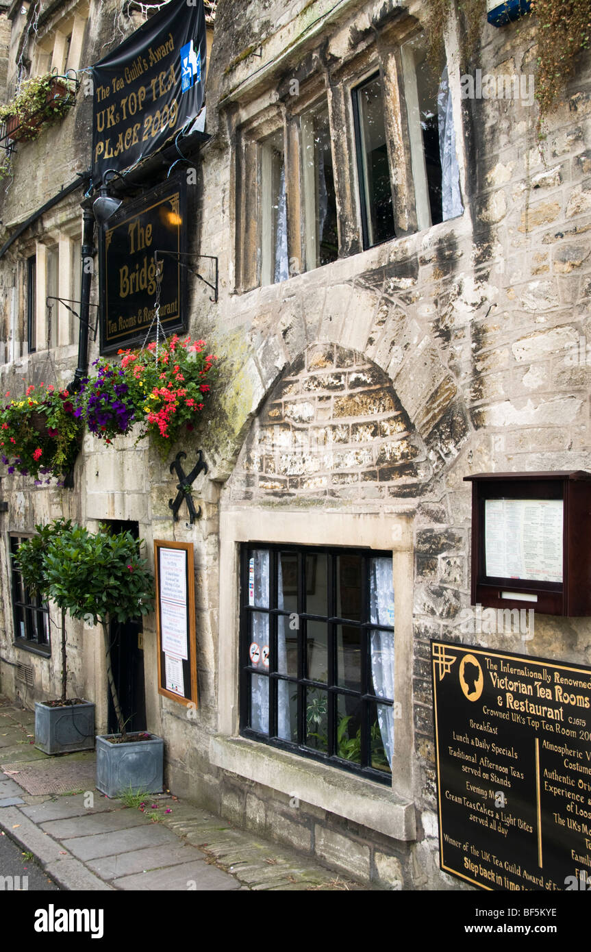 Le pont salon de thé & Restaurant (circa 1675), Bradford on Avon, Wiltshire, Royaume-Uni Banque D'Images