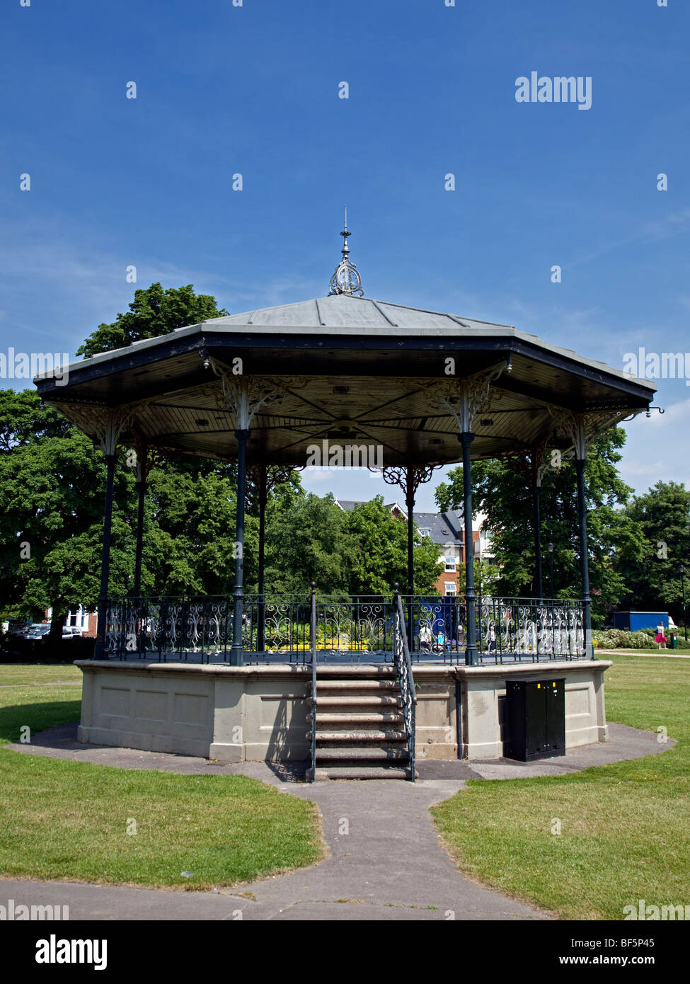 Kiosque à musique dans le parc, Eastleigh, Hampshire, Angleterre Banque D'Images