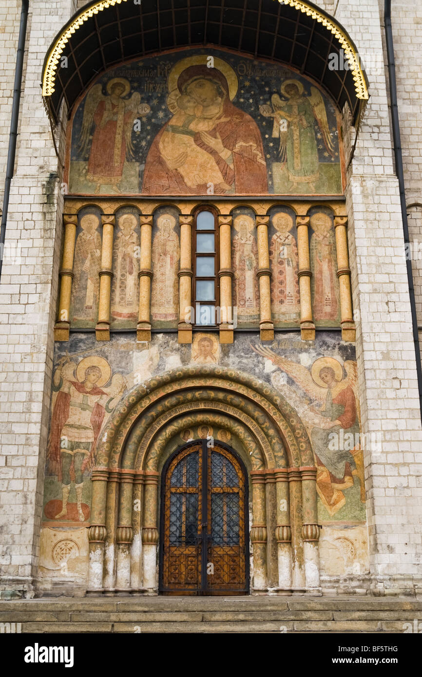 Portail sud de la cathédrale de l'Assomption au Kremlin de Moscou Banque D'Images