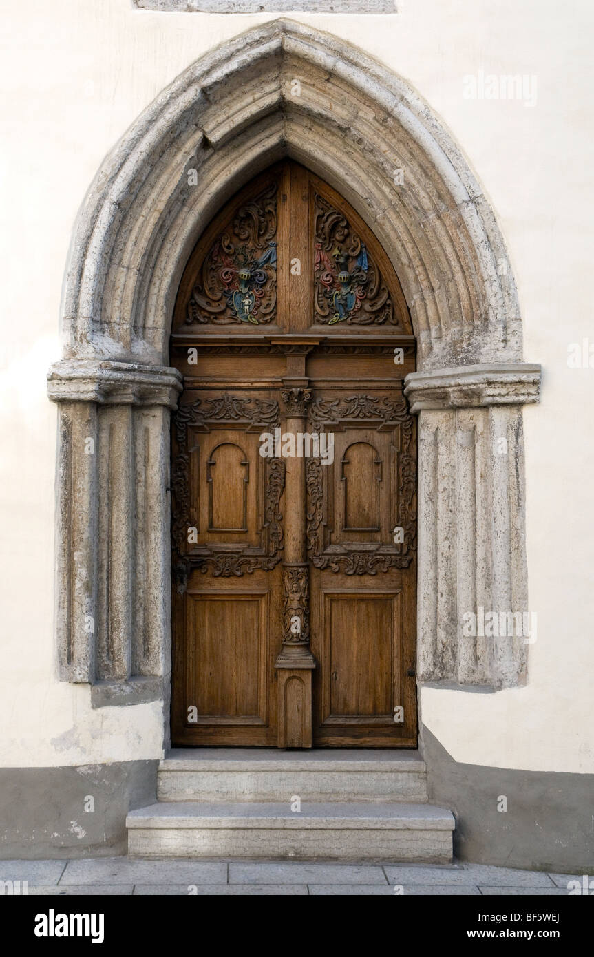 Porte gothique Banque de photographies et d'images à haute résolution -  Alamy