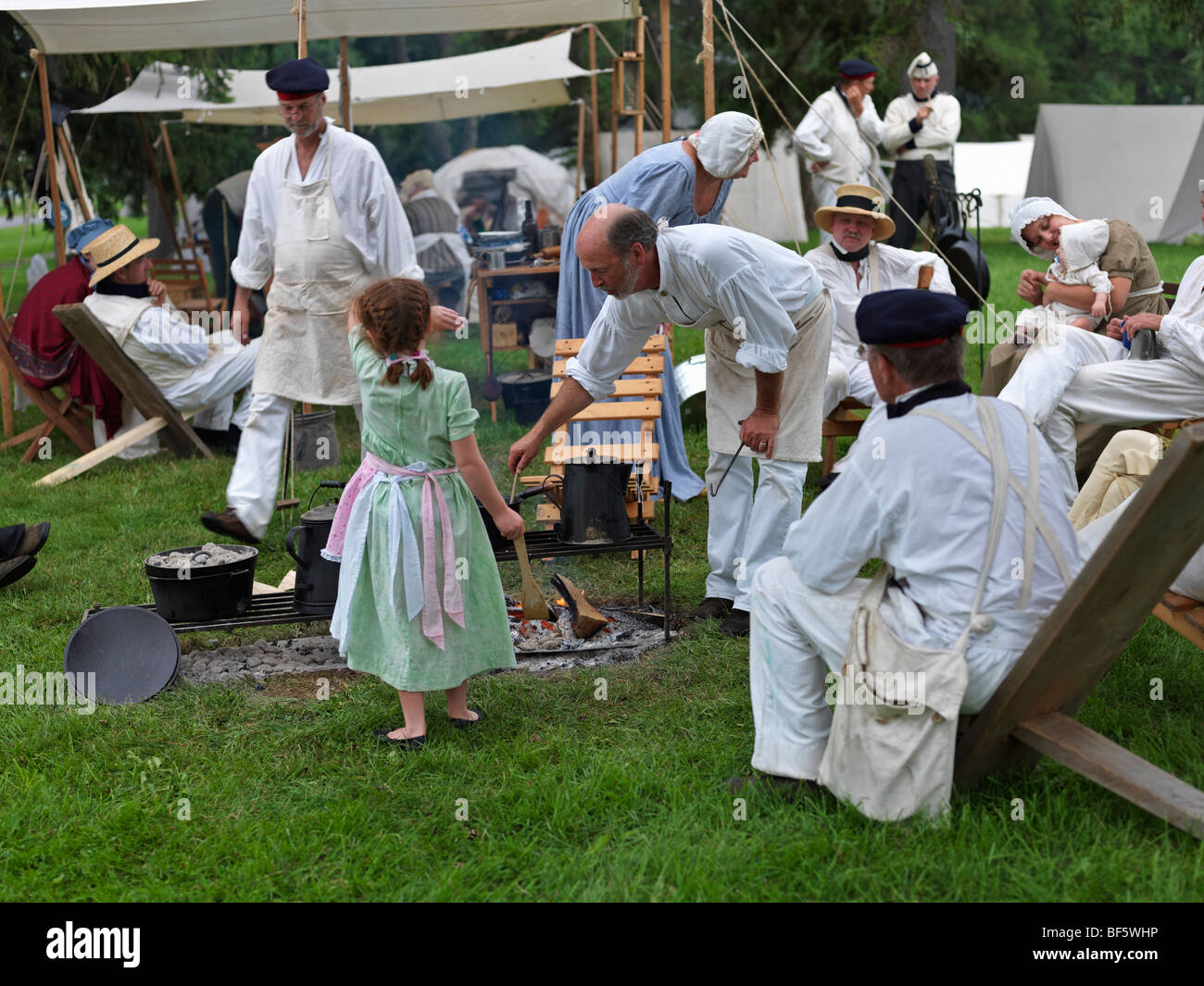 Le Canada, l'Ontario, Fort Erie, le Vieux Fort Érié, guerre de 1812 participants en costume d'établir au camp Banque D'Images