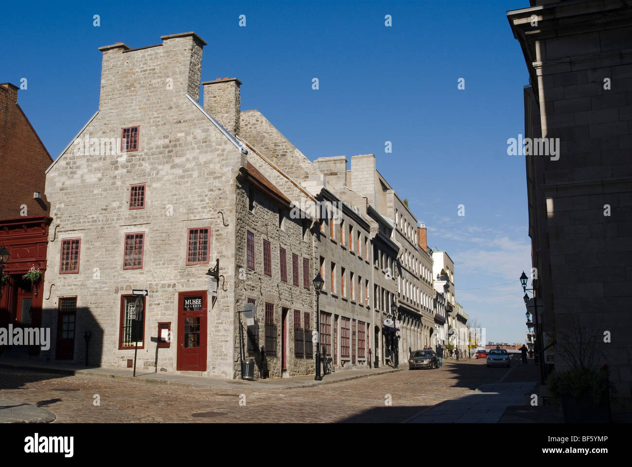 Coin de rue Saint Paul et rue Bonsecours dans le Vieux Montréal. Banque D'Images