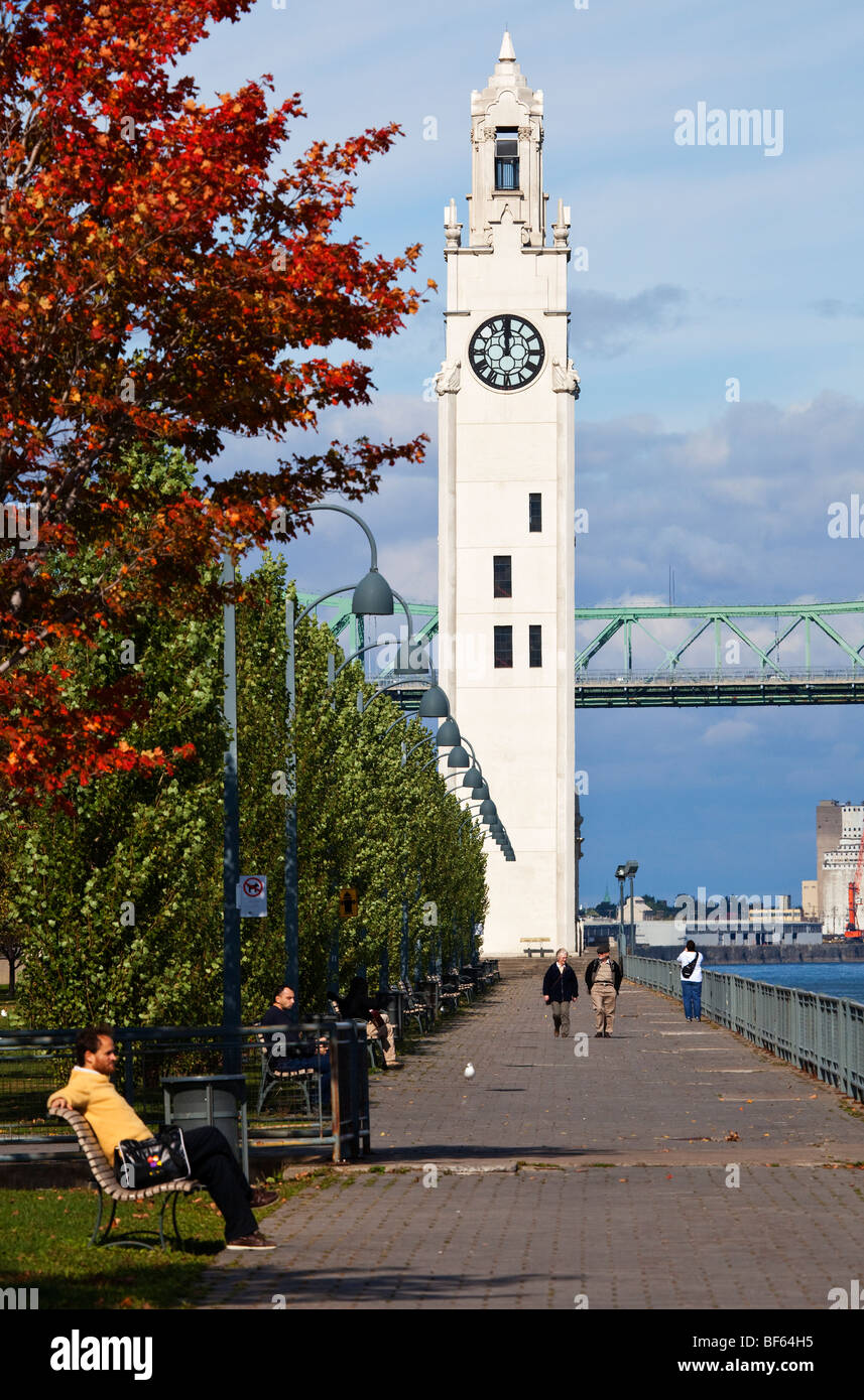 Automne dans le parc du Bassin Bonsecours à Montréal, Canada Banque D'Images