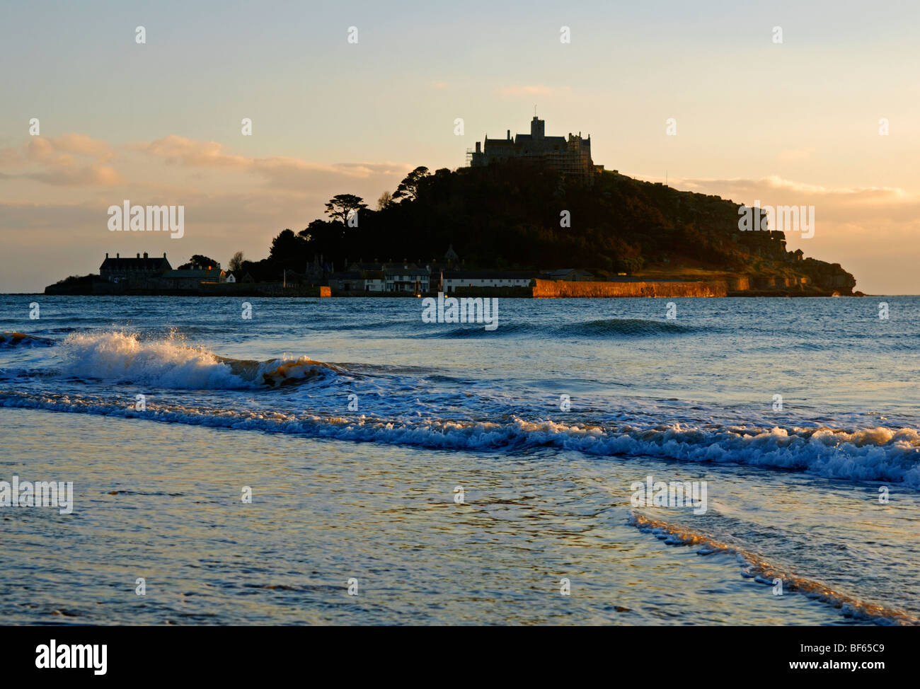 Au coucher du soleil.st michaels mount à Cornwall, uk Banque D'Images