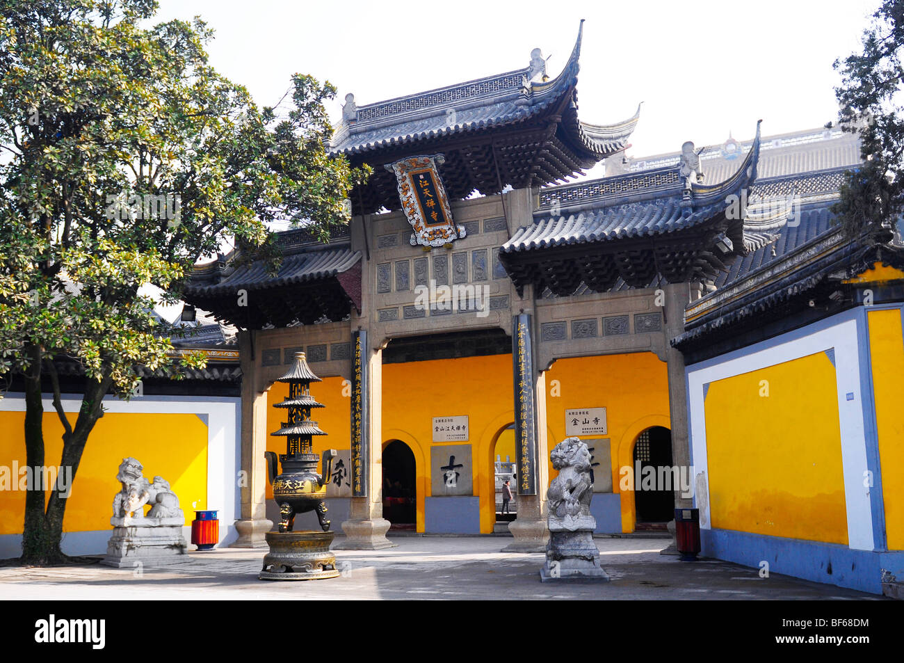 Entrée du Temple Jinshan, Zhenjiang, province du Jiangsu, Chine Banque D'Images