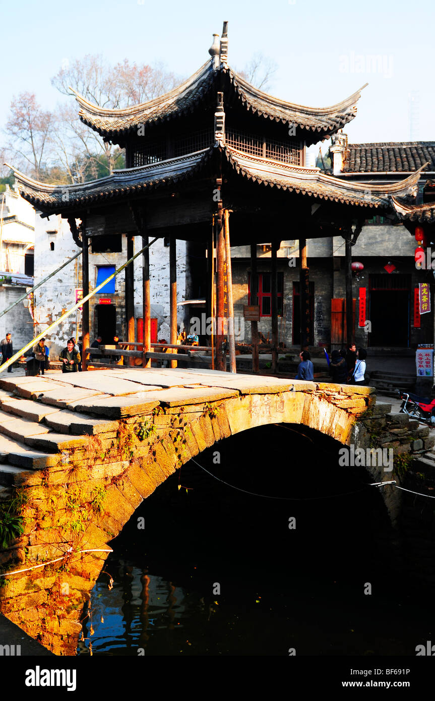 Pont voûté en pierre dans petit Likeng, Wuyuan County, province de Jiangxi, Chine Banque D'Images