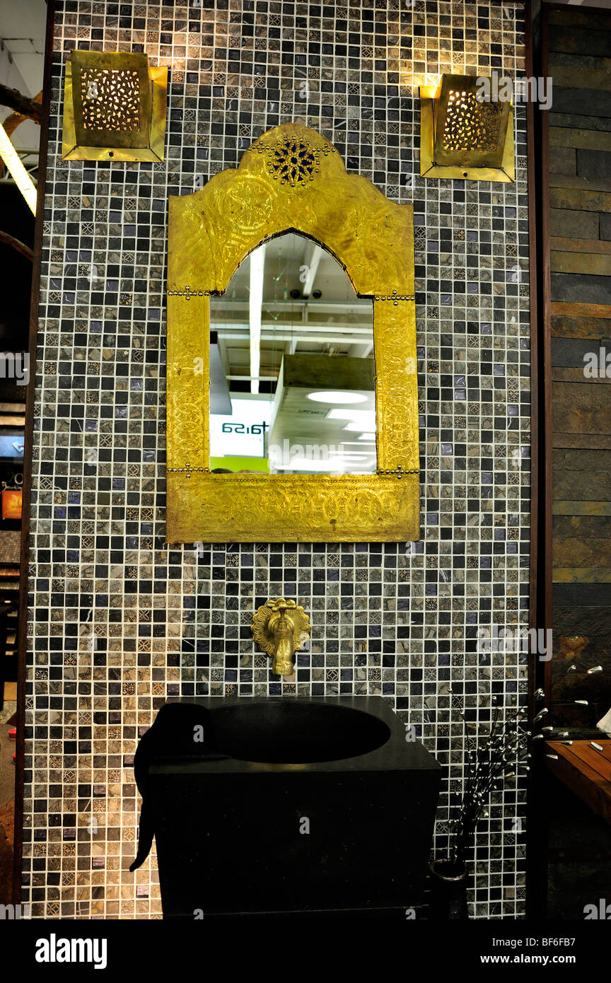 Shopping, matériel de construction, Décoration Salle de bains lavabo  Bassin, fournisseur de magasin Photo Stock - Alamy