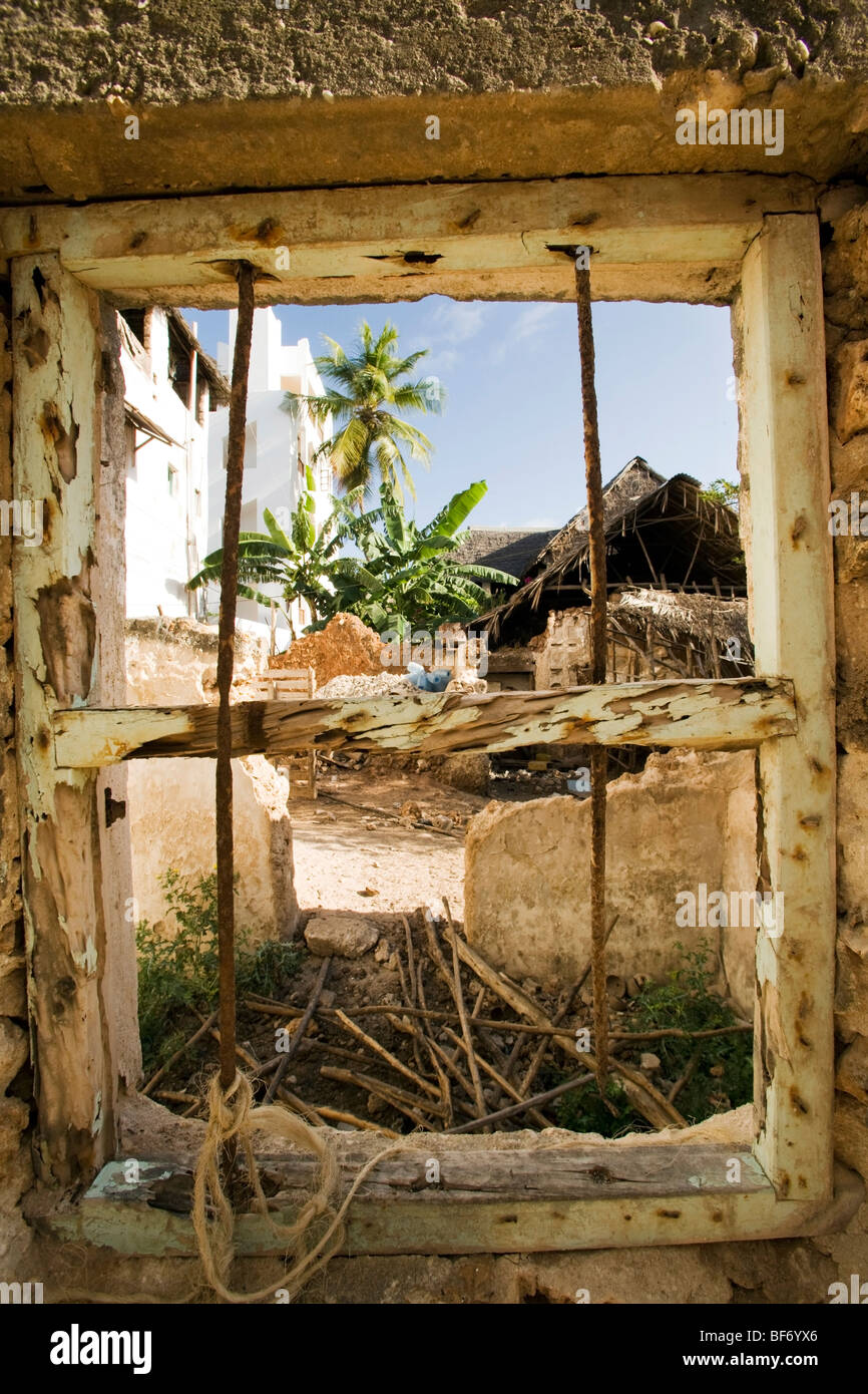 Vue à travers la fenêtre - Shela Village - Île de Lamu, Kenya Banque D'Images