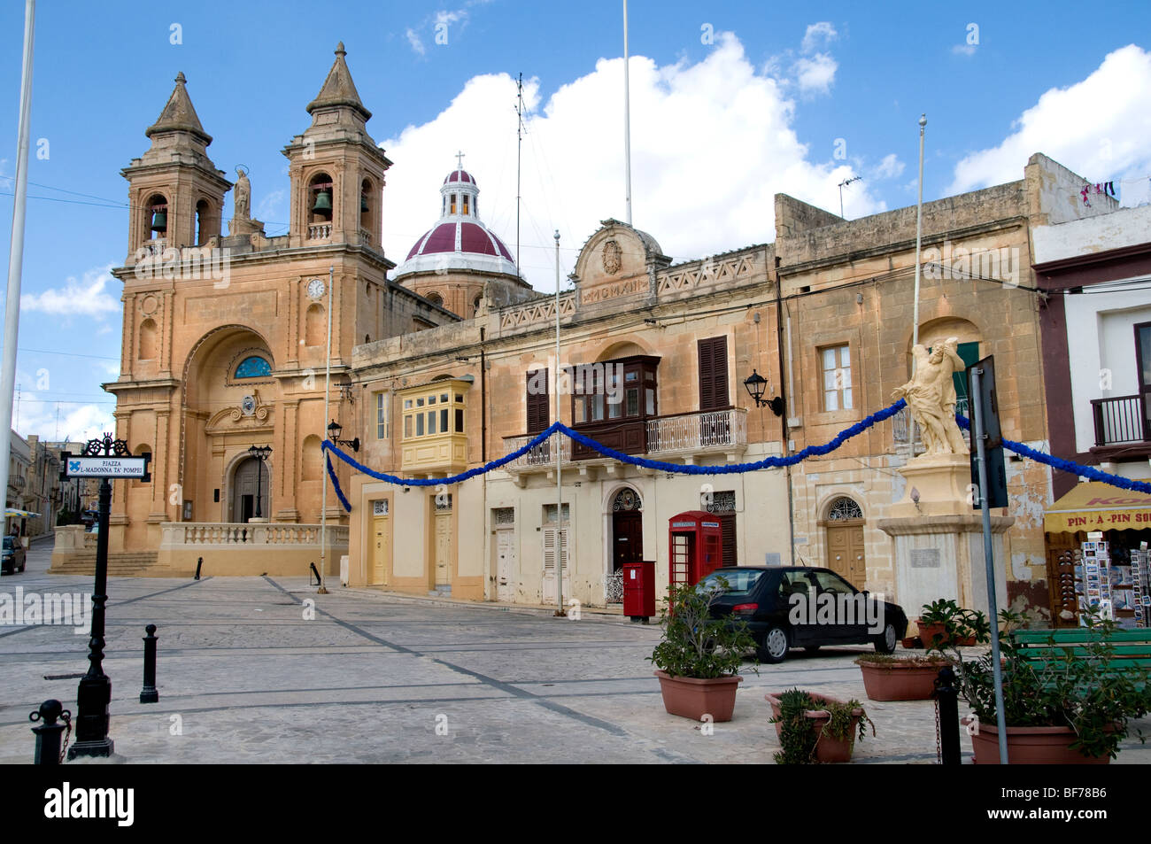 Malte Marsaxlokk Bay église Maltais Pêche Banque D'Images