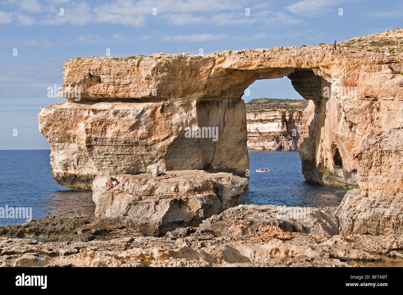 Point de Dwerja Fenêtre d'Azur Gozo Malte mer arch rock naturel Banque D'Images
