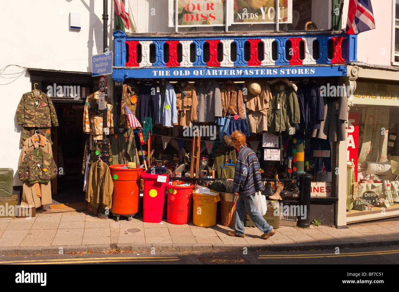 Le vieux timoniers ( magasins de surplus d'armée ) à Diss Norfolk,,UK Banque D'Images