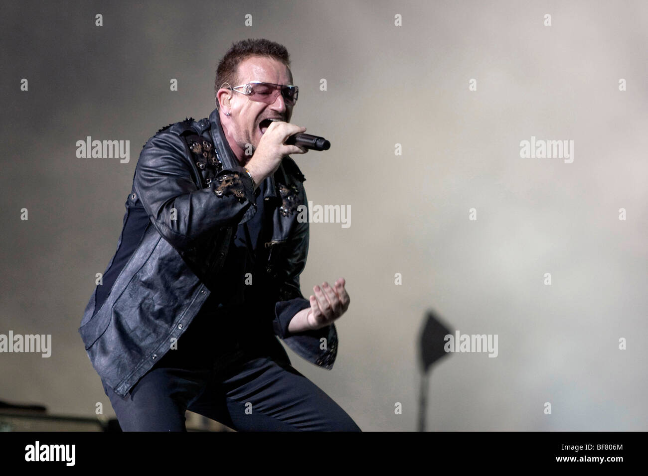 Le groupe rock U2 en concert Banque D'Images